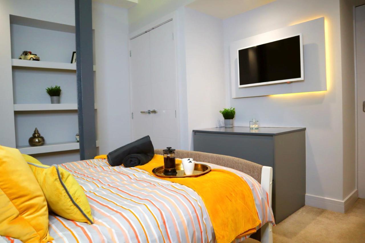 Trendy Urban Industrial Apartment - Great Location - Parking - Fast Wifi - Smart Tv - Beautiful 2 Double Bedroom Apartment Sleeps Up To 4! Bournemouth Exterior photo