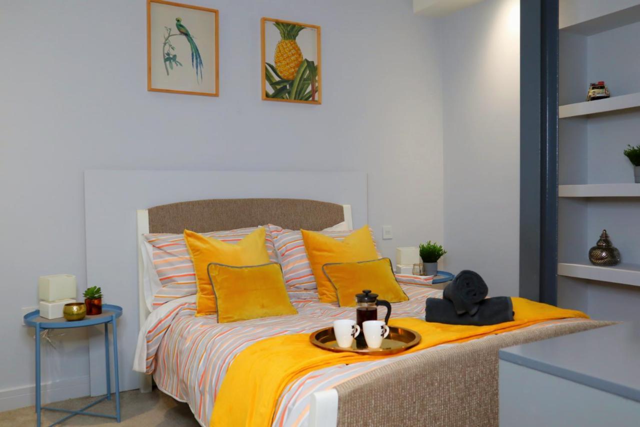 Trendy Urban Industrial Apartment - Great Location - Parking - Fast Wifi - Smart Tv - Beautiful 2 Double Bedroom Apartment Sleeps Up To 4! Bournemouth Exterior photo